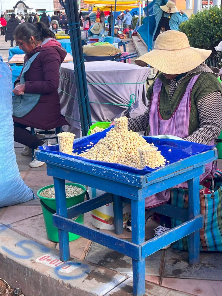 Arachides vendues dans un marché public en Bolivie