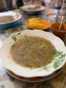 Bol de soupe bolivienne aux arachides (Sopa de maní)