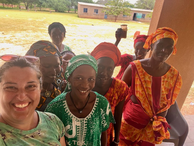 Photo de groupe prise lors de mon incroyable immersion au Sénégal : entre gastronomie, innovation et apprentissage interculturel